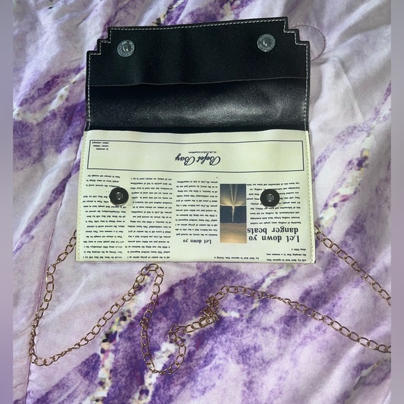 newspaper clutch! - Picture 3 of 3